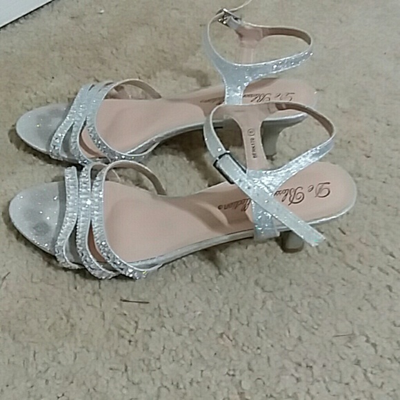 Shoes - Picture 2 of 5